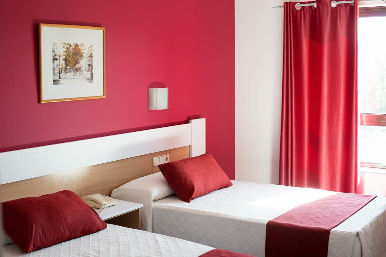 Hotel Cim Valles Santa Perpètua de Mogoda Extérieur photo