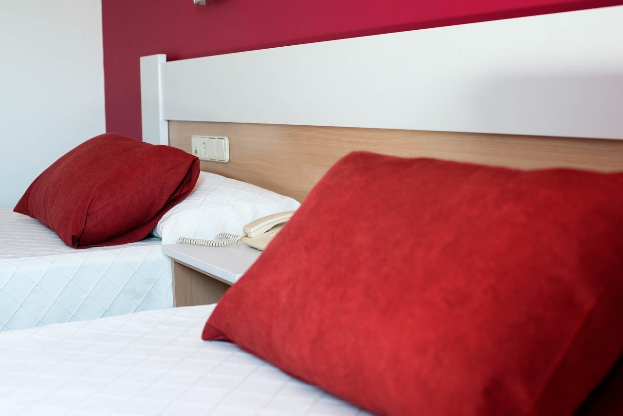 Hotel Cim Valles Santa Perpètua de Mogoda Extérieur photo